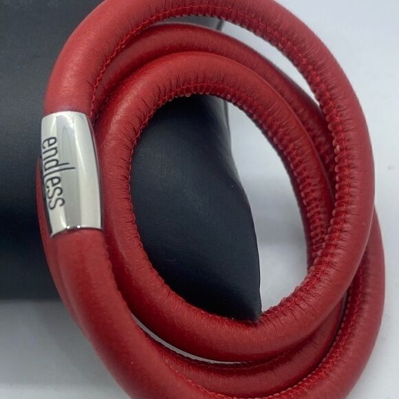 Endless Red Leather Bracelets with .925 Ster Silver Magnetic Clasp - Picture 3 of 4